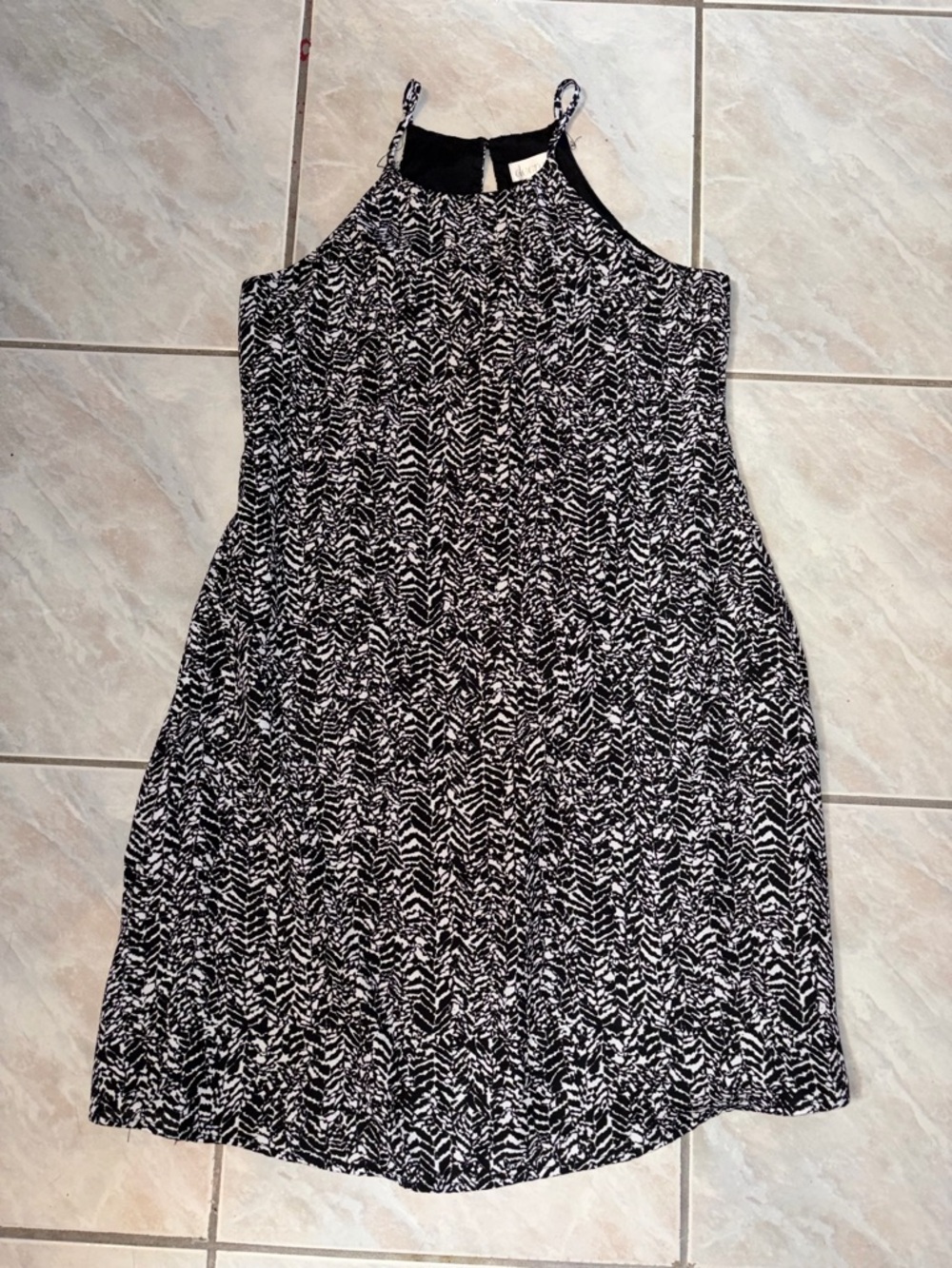 Women’s XS Decree Black and White Patterned Mid Dress